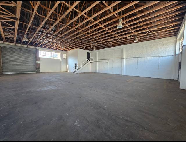 549M² WAREHOUSE TO LET IN MEADOWDALE